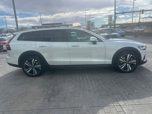 Used 2023 Volvo V60 B5 Cross Country Plus w/ Climate Package image 35