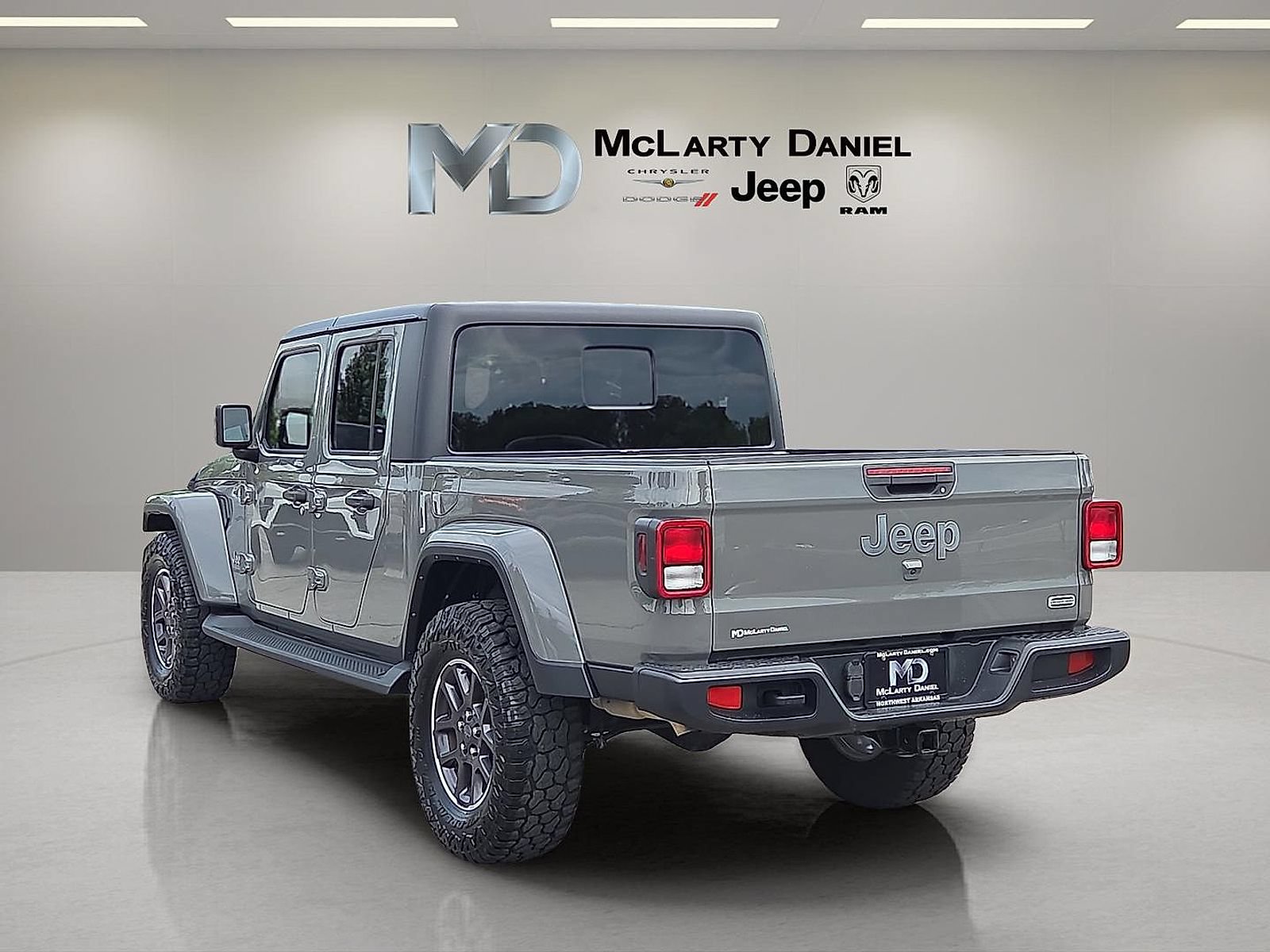 Used 2022 Jeep Gladiator Overland w/ Popular Equipment Package AWD/4WD image 4