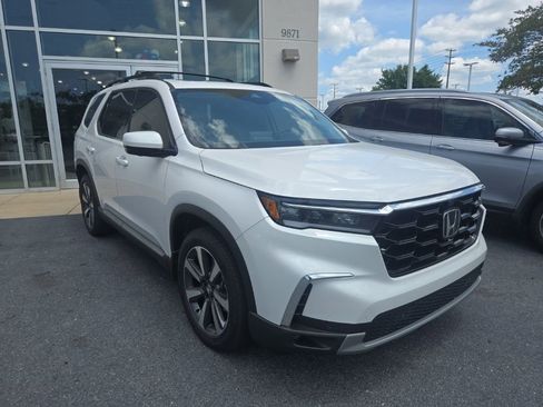 Used 2025 Honda Pilot Elite image 2