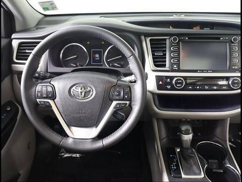 Used 2019 Toyota Highlander Limited Platinum AWD/4WD image 8