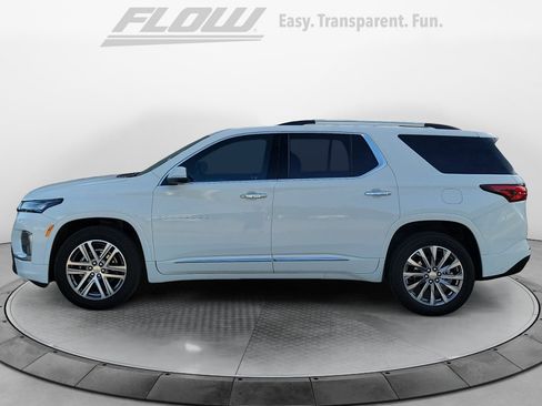 Used 2023 Chevrolet Traverse Premier FWD image 5