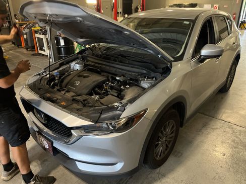 Used 2021 MAZDA CX-5 Touring image 2