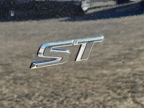 New 2026 Buick Enclave Sport Touring w/ LPO, Floor Liner Package image 9