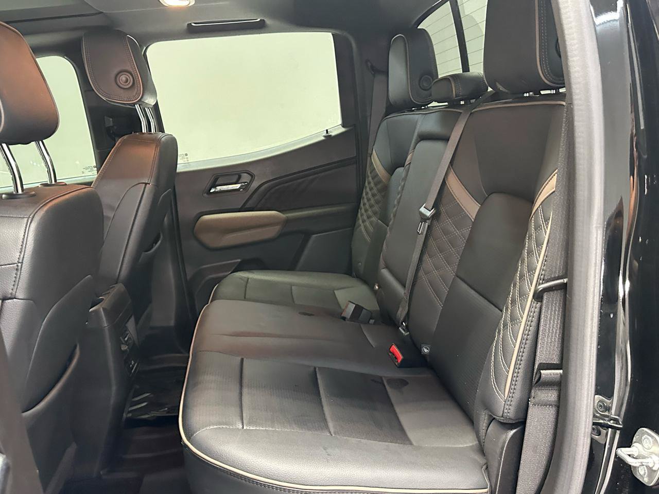 Used 2024 GMC Canyon Denali AWD/4WD image 13