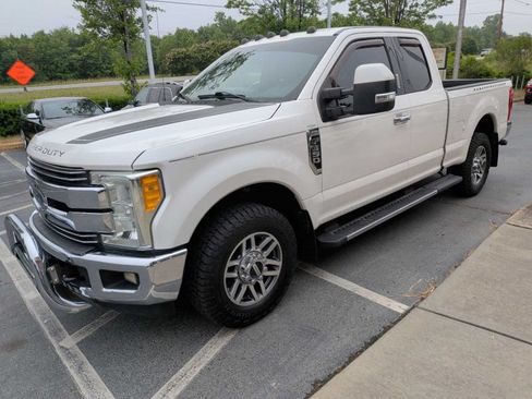 Used 2017 Ford F350 Lariat RWD image 2