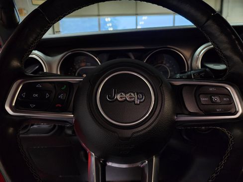 Used 2020 Jeep Wrangler Unlimited Sahara image 26