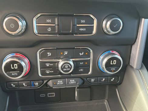 Used 2024 GMC Yukon SLT AWD/4WD image 43