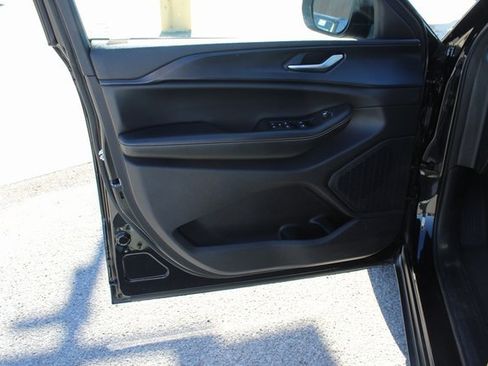 Used 2023 Jeep Grand Cherokee L Laredo image 13