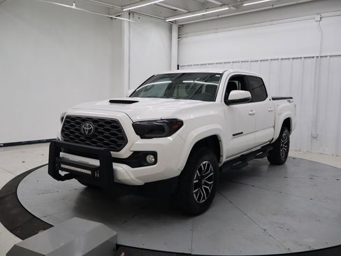 Used 2022 Toyota Tacoma TRD Sport w/ Technology Package image 10