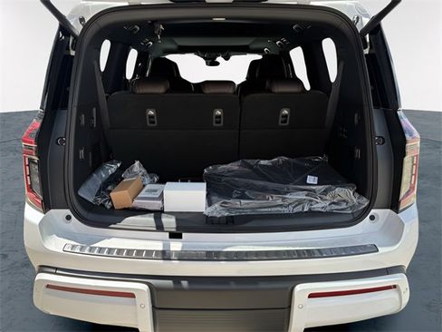 New 2025 Nissan Armada Platinum w/ Convenience Package image 6