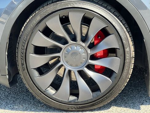 Used 2023 Tesla Model Y Performance AWD/4WD image 10