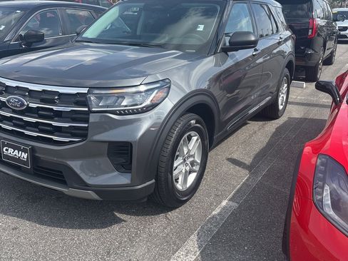 Used 2025 Ford Explorer Active image 2