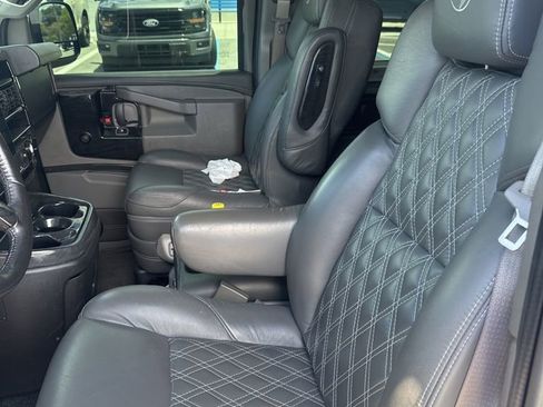 Used 2023 Chevrolet Express 2500 Extended RWD image 5