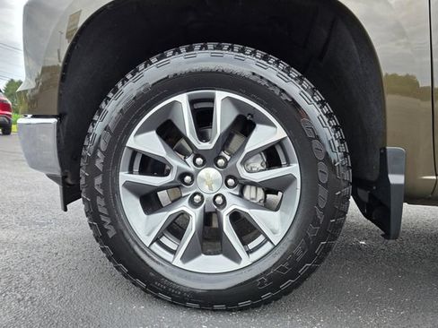 Used 2023 Chevrolet Silverado 1500 LT AWD/4WD image 8