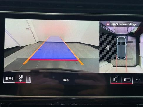 Used 2025 Audi Q8 Premium image 19