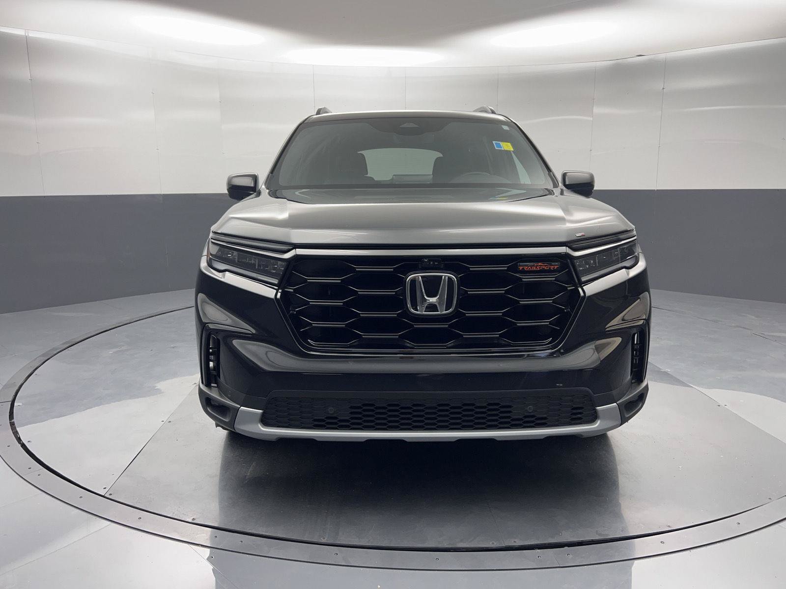 Used 2025 Honda Pilot TrailSport image 31
