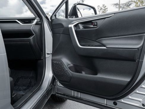 Used 2021 Toyota RAV4 LE image 25