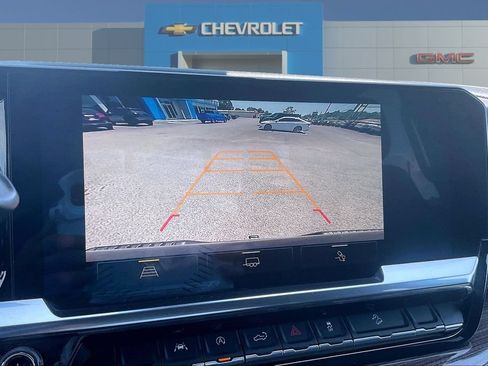 Used 2022 Chevrolet Silverado 1500 LT AWD/4WD image 15
