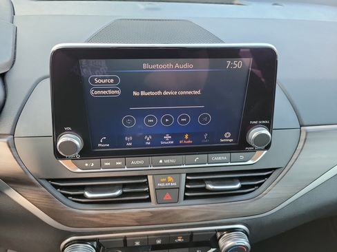 Used 2024 Nissan Altima 2.5 SV FWD image 15