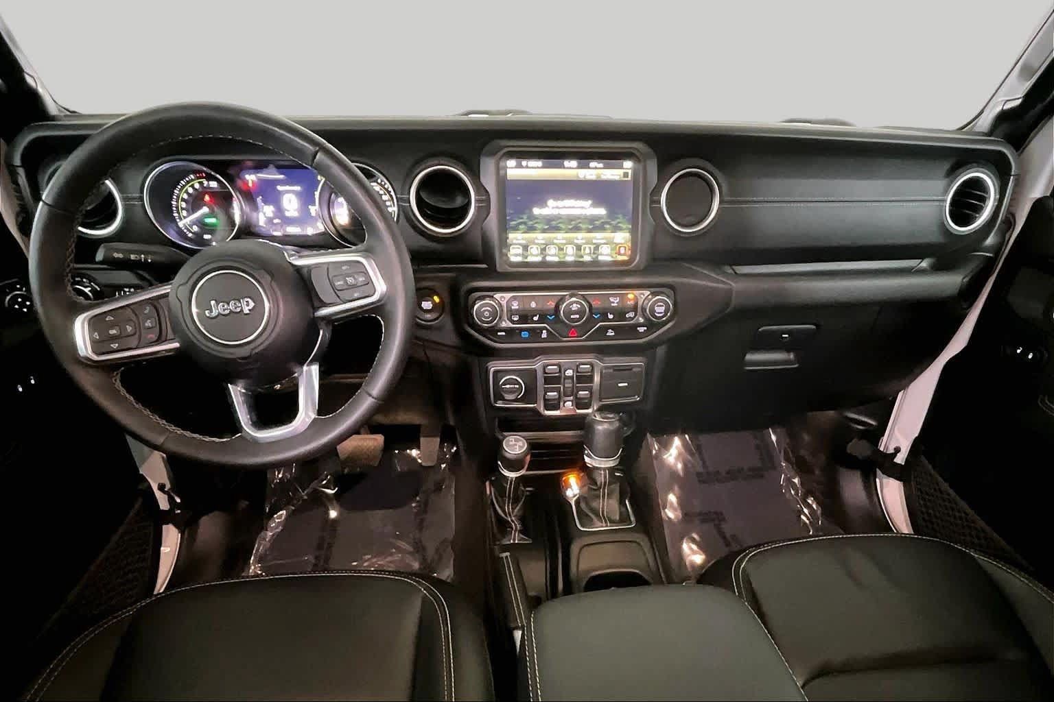 Used 2022 Jeep Wrangler Unlimited Sahara w/ Cold Weather Group AWD/4WD image 15