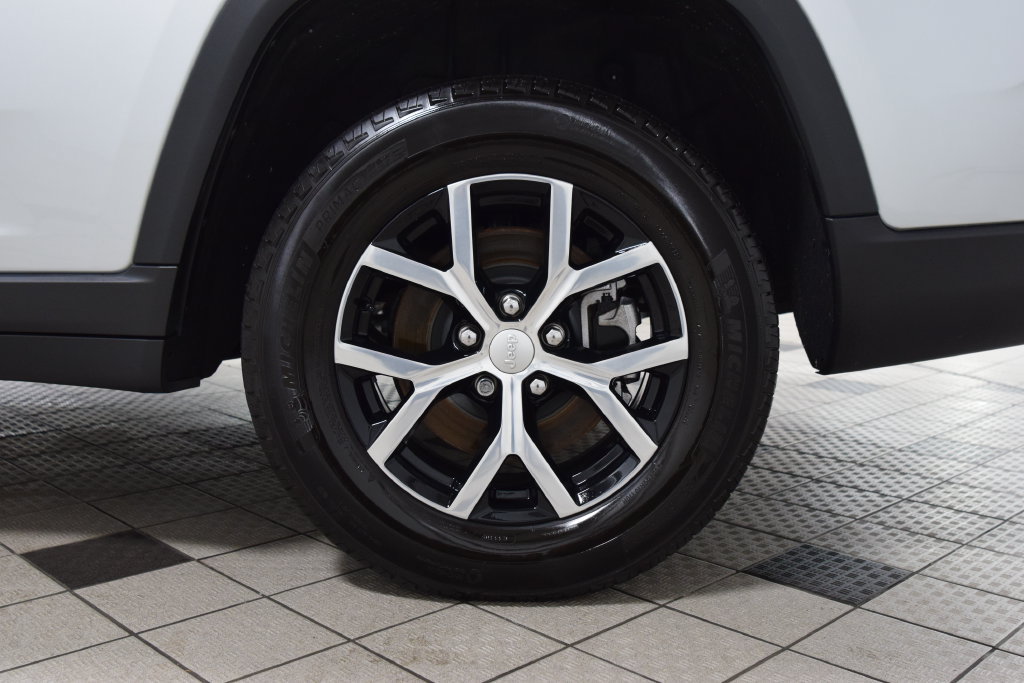 Used 2025 Jeep Grand Cherokee L Limited AWD/4WD image 27