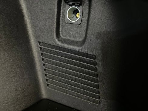 Used 2025 Chevrolet Blazer LT image 33