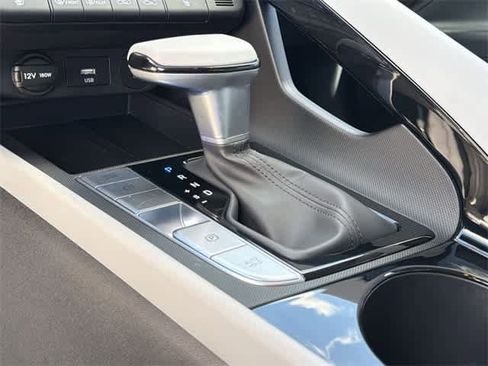 Certified 2025 Hyundai Elantra Limited image 25