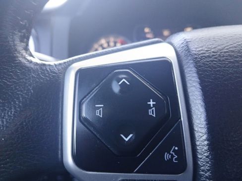 Used 2021 Toyota Tundra SR5 w/ SR5 Leather Package image 11