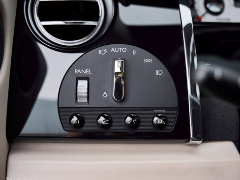 Used 2014 Rolls-Royce Wraith image 50