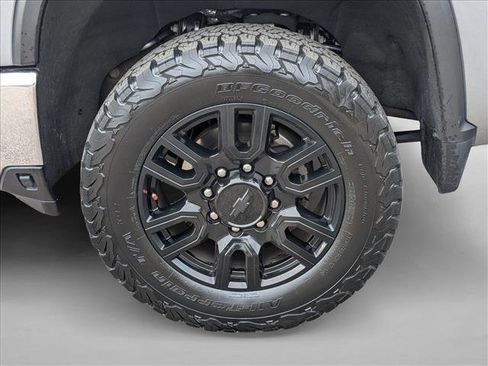 Used 2024 Chevrolet Silverado 2500 LTZ w/ LTZ Plus Package image 9