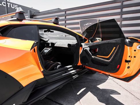 Used 2023 Lamborghini Huracan Sterrato image 35