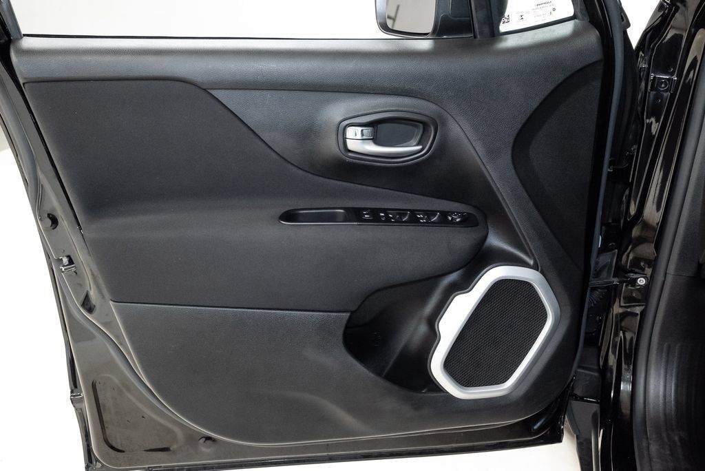 Used 2021 Jeep Renegade Sport FWD image 9