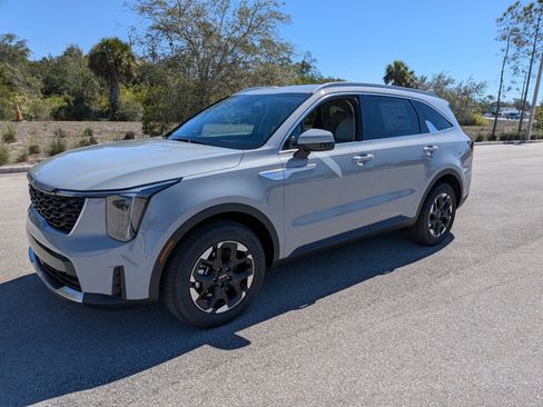 New 2026 Kia Sorento S FWD image 9