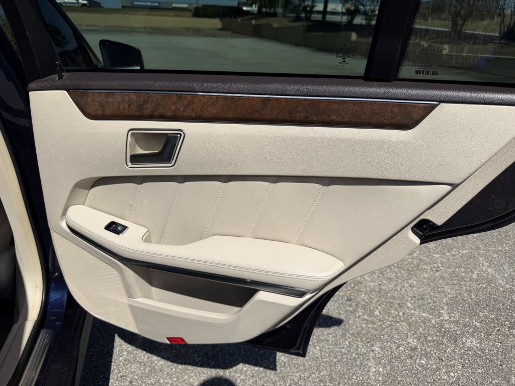 Used 2014 Mercedes-Benz E 350 Sedan image 26