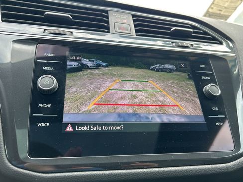 Used 2023 Volkswagen Tiguan SE image 33