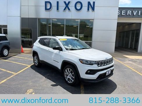 Used 2022 Jeep Compass Latitude AWD/4WD image 1
