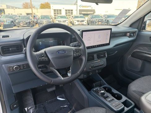 Certified 2025 Ford Maverick XLT w/ XLT Luxury Package image 18