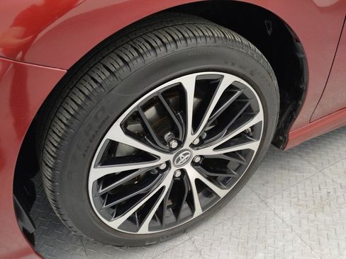 Used 2018 Toyota Camry SE w/ Moonroof Package image 31