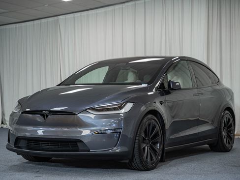 Used 2022 Tesla Model X image 3