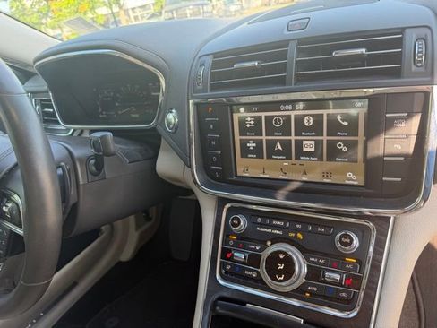 Used 2017 Lincoln Continental Select w/ Climate Package AWD/4WD image 12