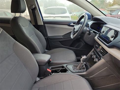 Used 2024 Volkswagen Taos SE image 34