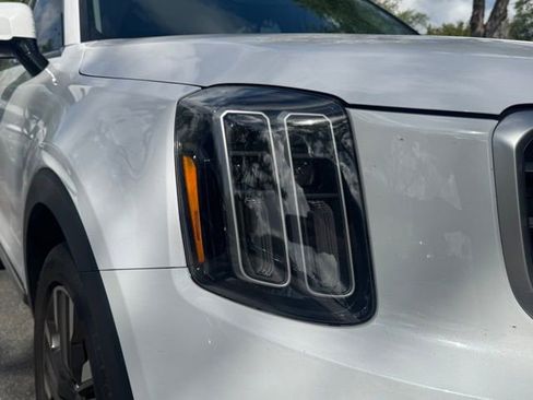 Used 2023 Kia Telluride SX image 9