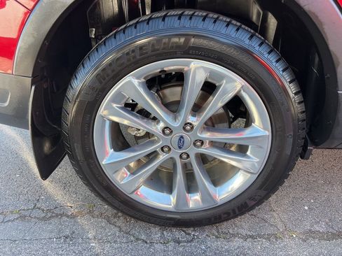 Used 2018 Ford Explorer XLT w/ Equipment Group 202A image 7