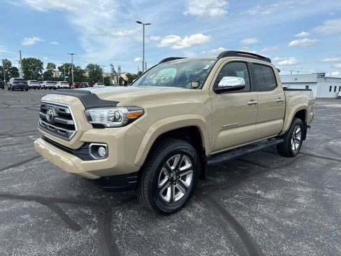 Used 2017 Toyota Tacoma Limited w/ Tow Package AWD/4WD image 5