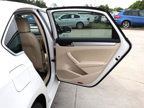 Used 2013 Volkswagen Passat TDI SE FWD image 27