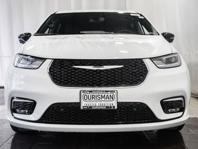 New 2026 Chrysler Pacifica Select