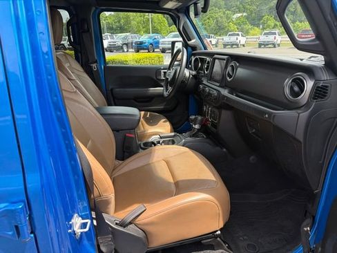 Used 2022 Jeep Wrangler Unlimited Rubicon w/ LED Lighting Group AWD/4WD image 3