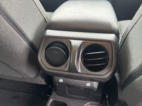 Used 2025 Jeep Wrangler Sport S image 22