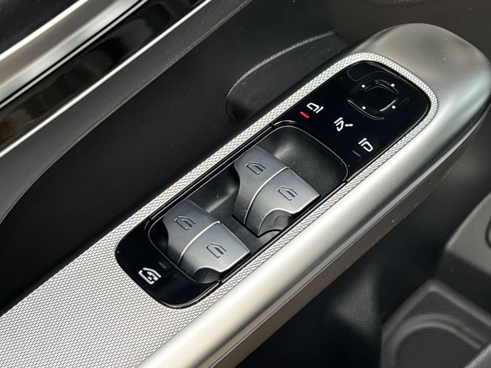 Certified 2026 Mercedes-Benz GLC 300 4MATIC image 13