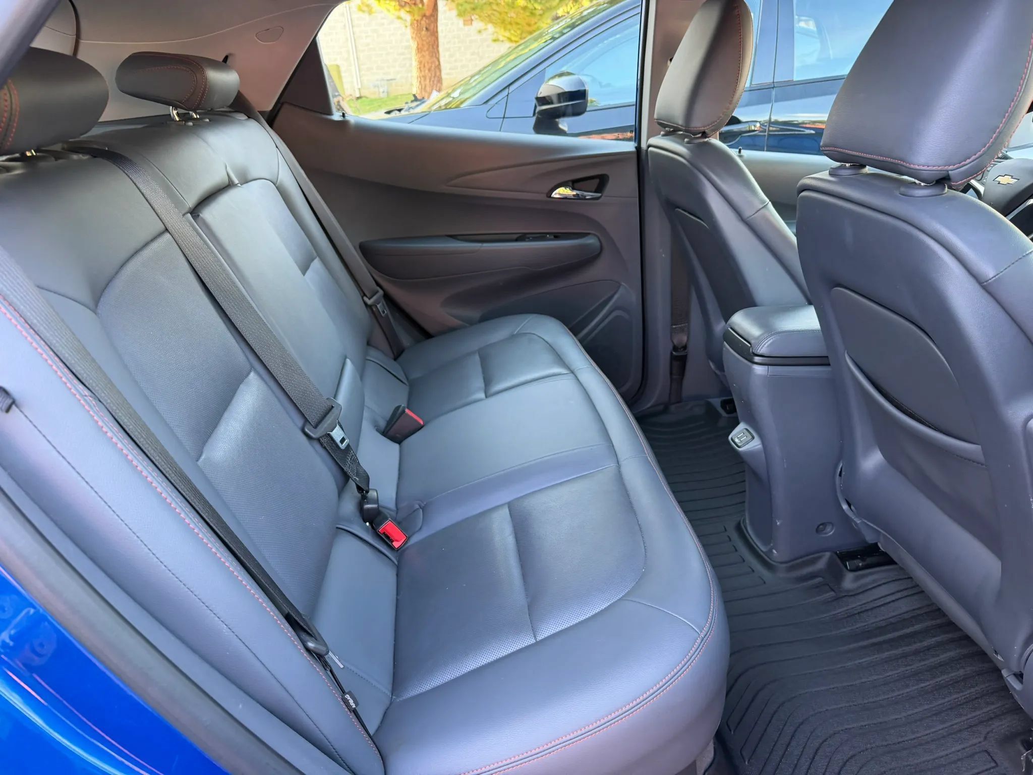 Used 2019 Chevrolet Bolt Premier w/ Infotainment Package FWD image 21